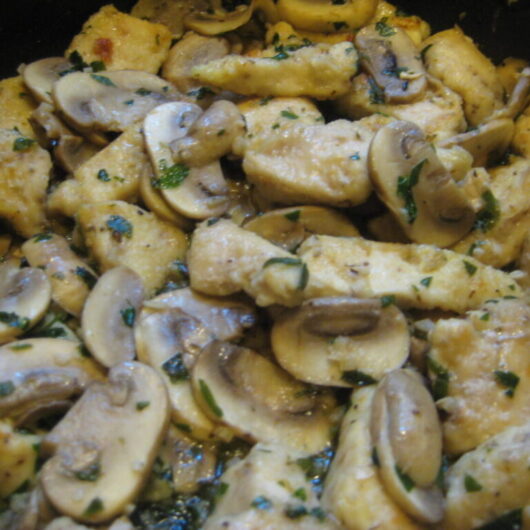 Chicken and Mushrooms in Garlic White Wine Sauce