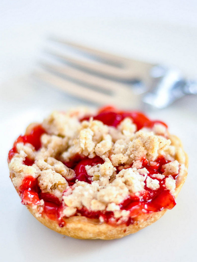 cherry crumb pie